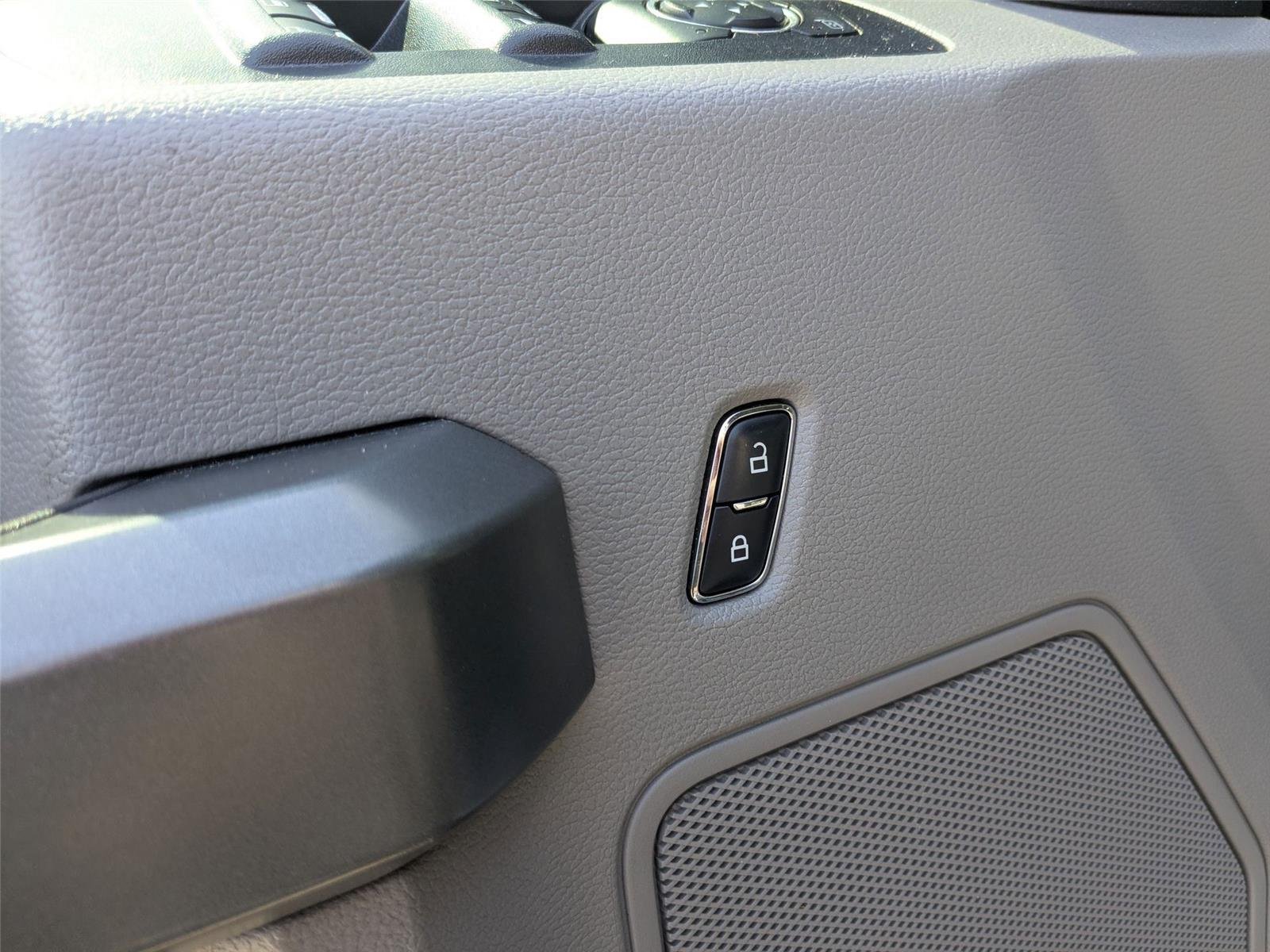 Used 2018 Blue Jeans Metallic Ford XLT image 14