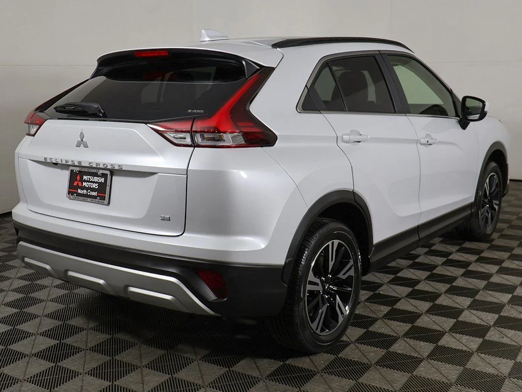 New 2026 White Mitsubishi SE image 11