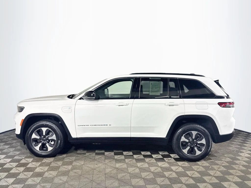 Used 2024 White Jeep 4xe image 9