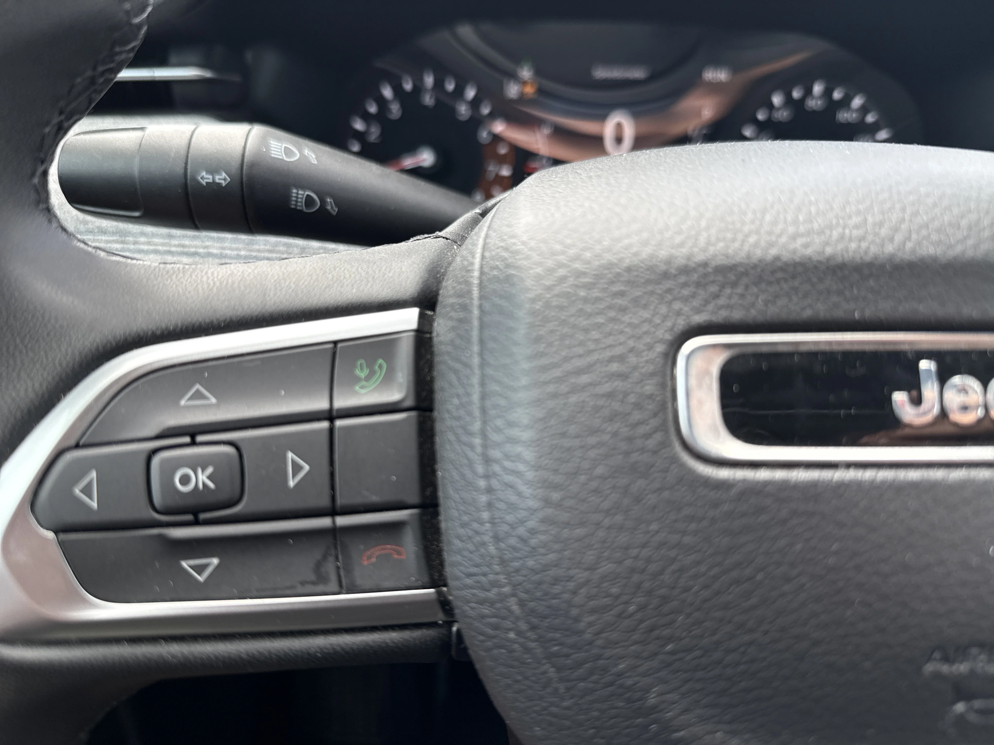 Used 2024 Silver Zynith Metallic Clearcoat Jeep Latitude image 18
