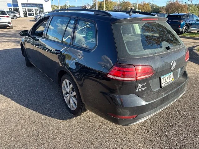 Used 2019 Black Volkswagen SE image 5