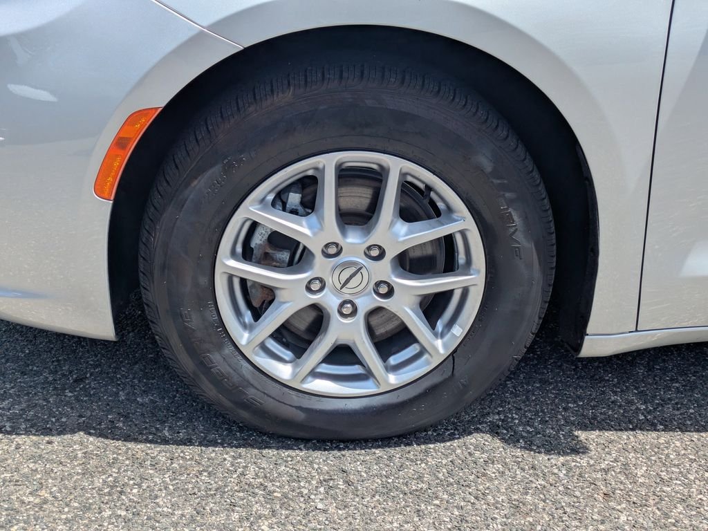 2024 Chrysler Pacifica Touring L - Photo 9
