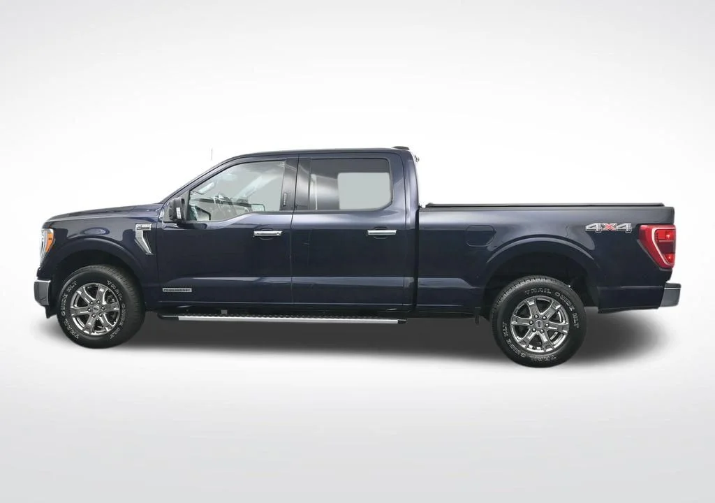 Certified Used 2022 Blue Metallic Ford XLT image 10