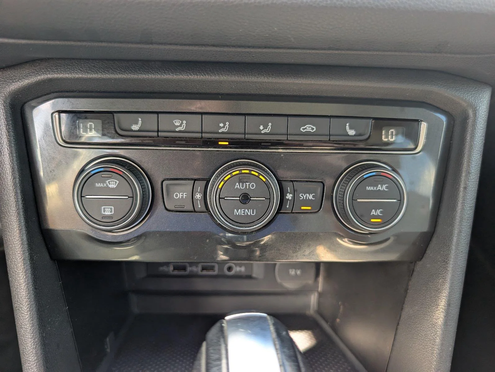 Used 2019 Pure White Volkswagen SEL image 19