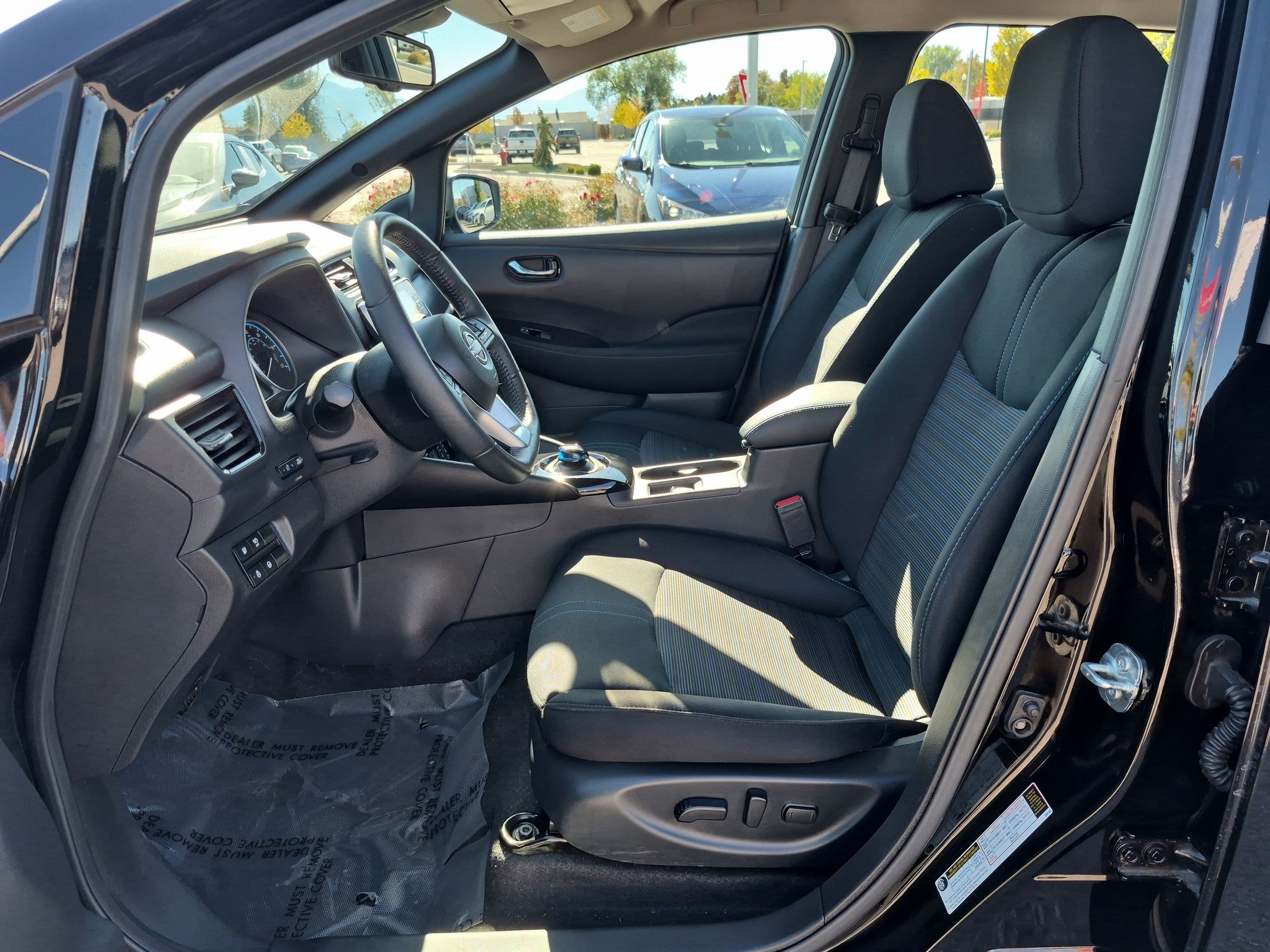 Used 2025 Super Black Nissan SV PLUS image 15