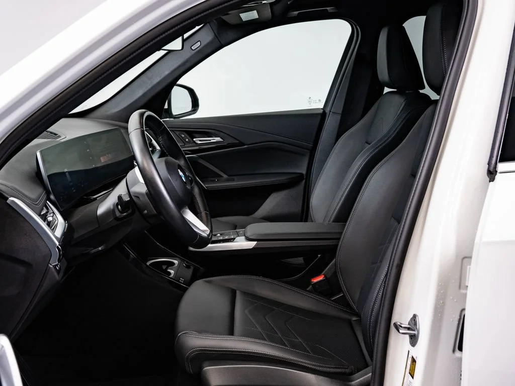 Used 2025 Alpine White BMW xDrive28i image 22