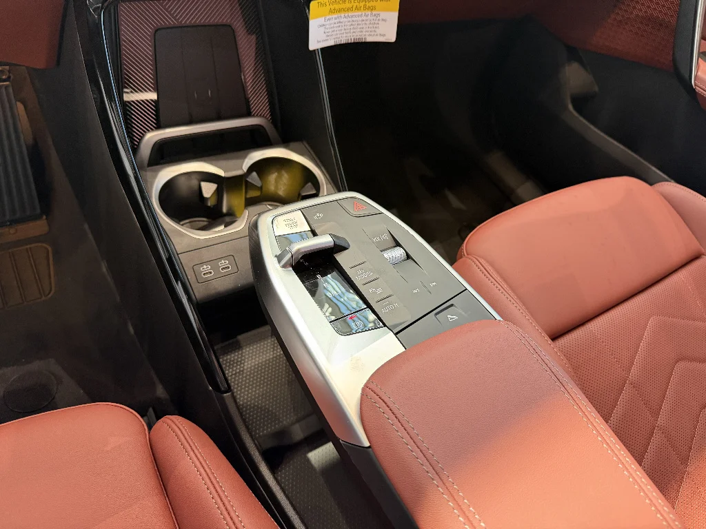 New 2026 Mineral White Metallic BMW xDrive28i image 10