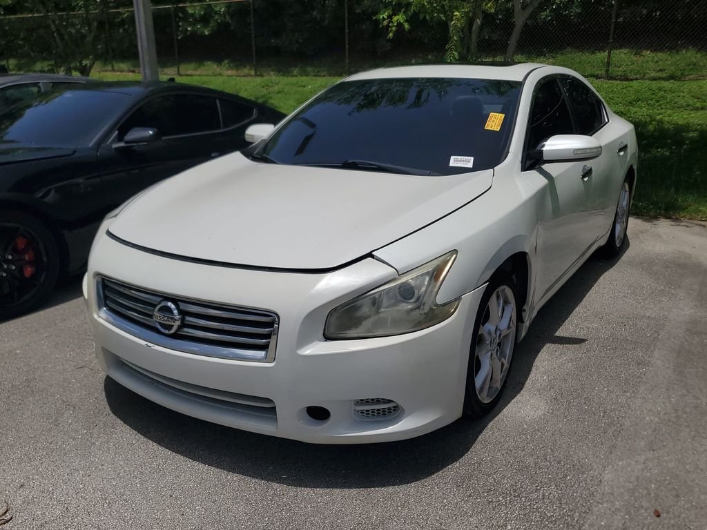 Used 2013 White Nissan 3.5 SV image 3