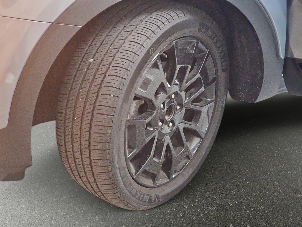 Used 2021 Silver Kia SX image 32