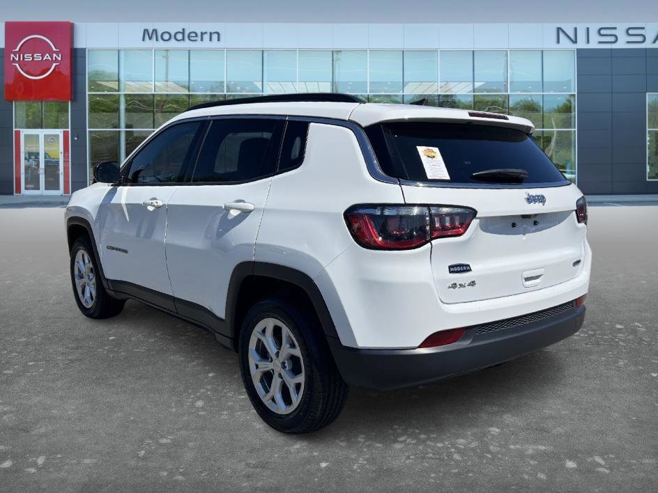 Used 2024 Bright White Clearcoat Jeep Latitude image 7