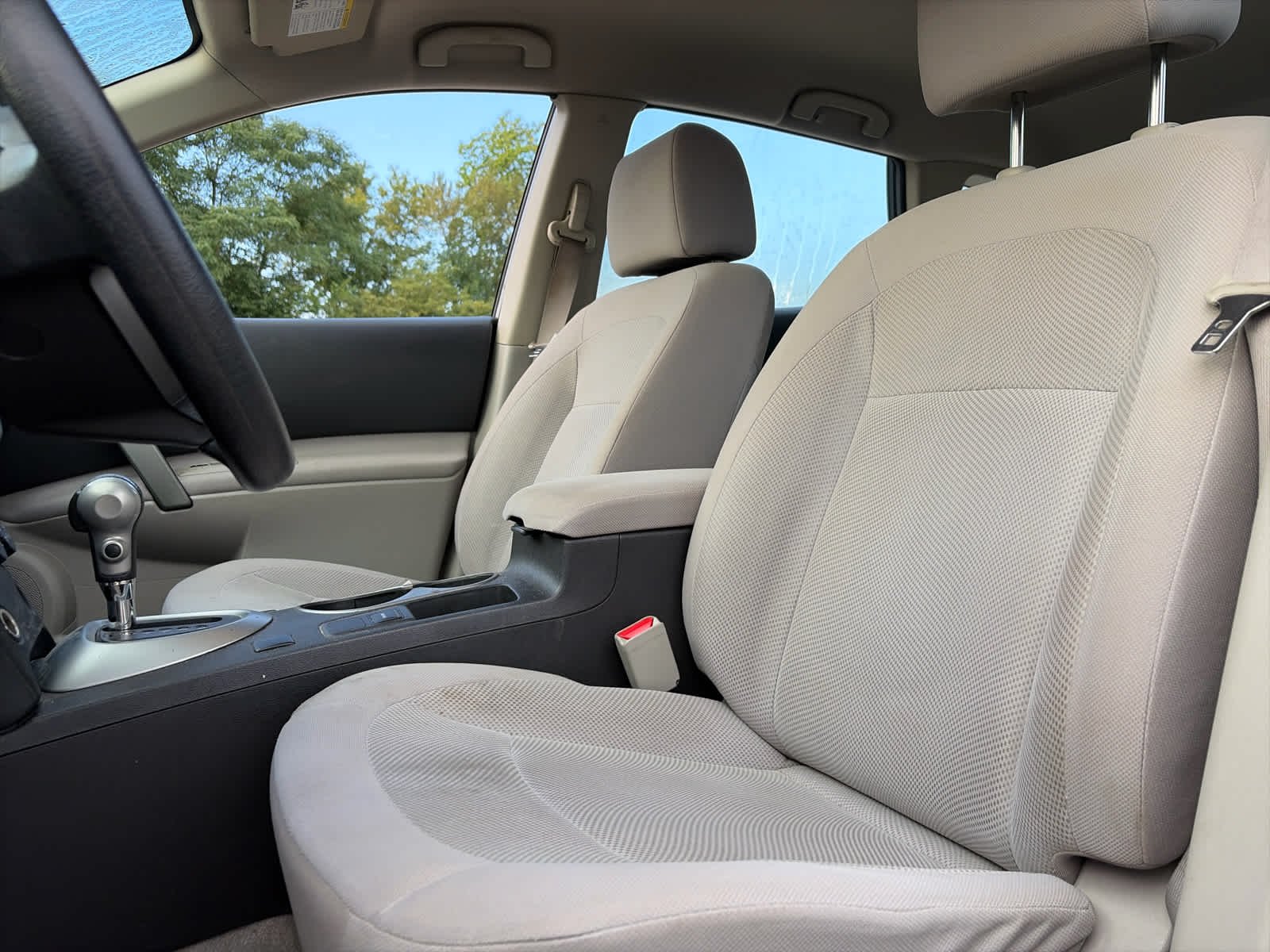 Used 2014 Blue Nissan S image 5