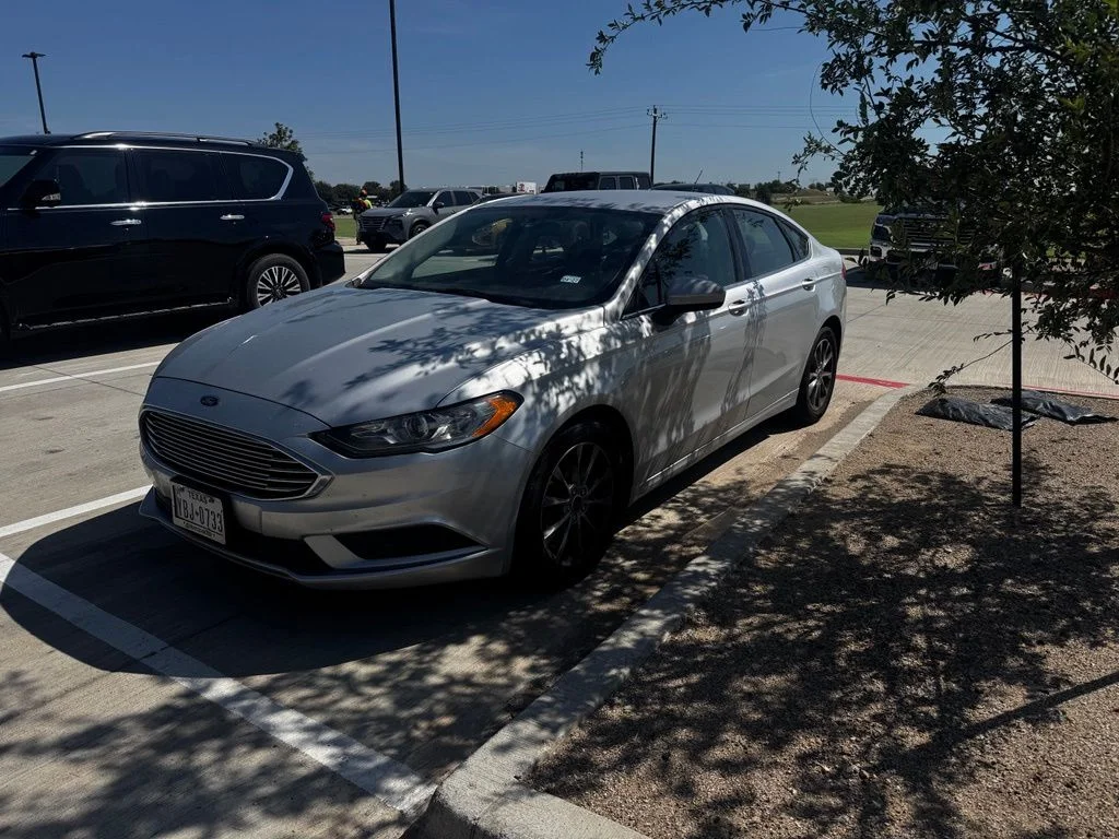 Used 2017 Silver Ford SE image 1