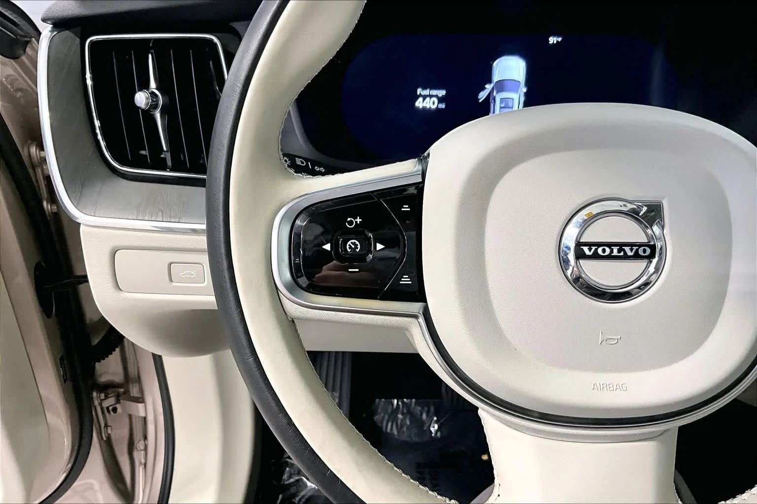 Used 2024 Bright Dusk Metallic Volvo Plus Dark Theme image 23