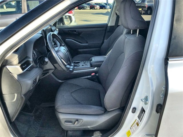 2024 Toyota Highlander LE photo 3