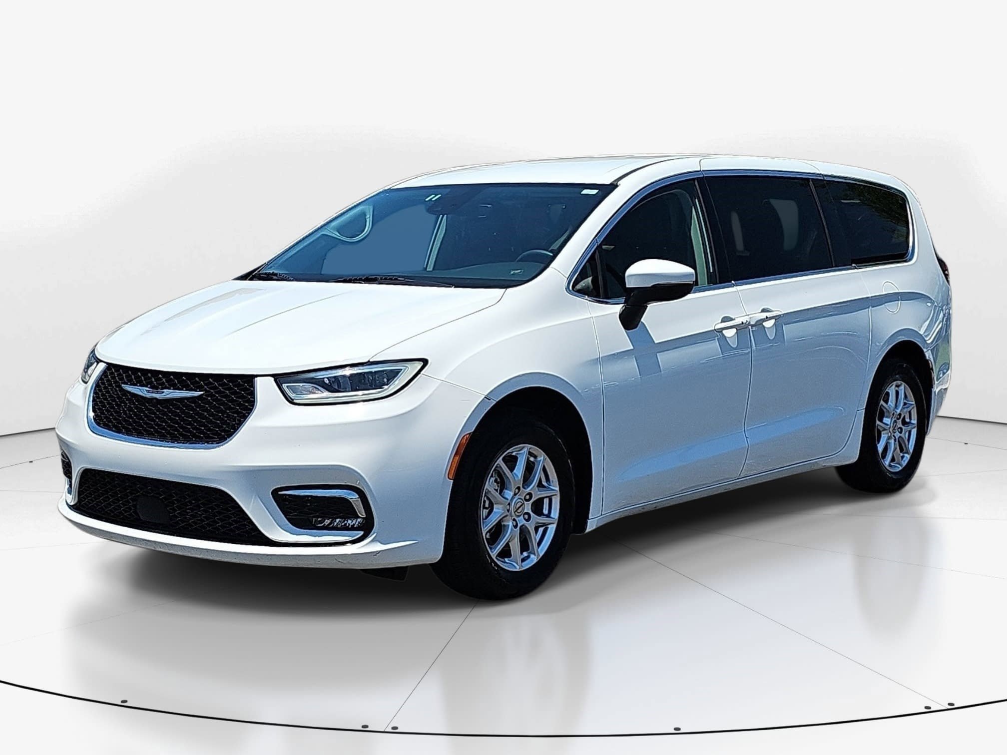 Used 2023 Bright White Clearcoat Chrysler Touring L image 7