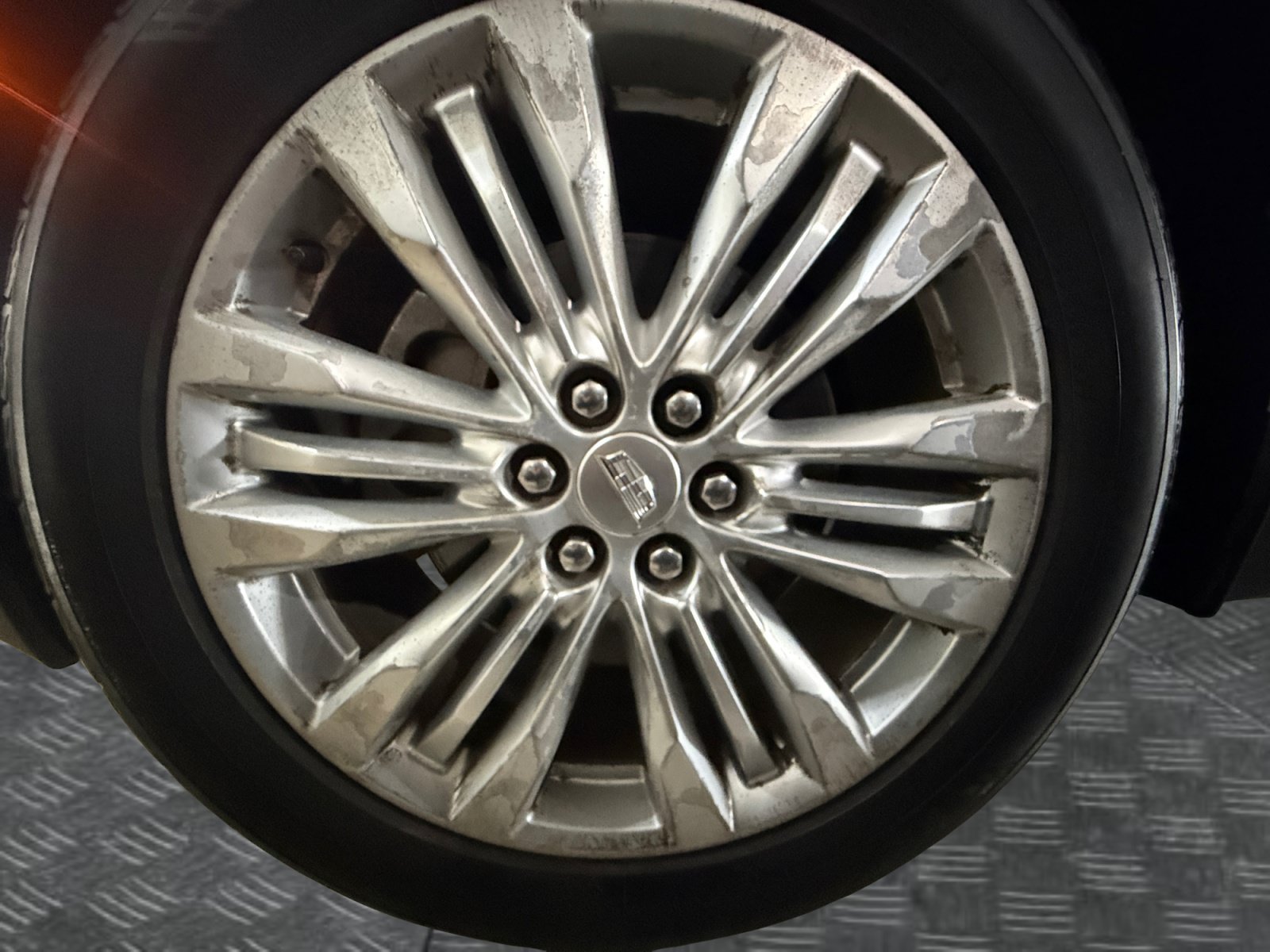 Used 2019 Crystal White Tricoat Cadillac Premium Luxury FWD image 9