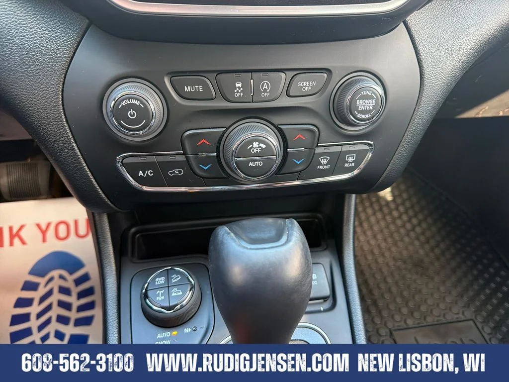 Used 2022 White Jeep Trailhawk image 17