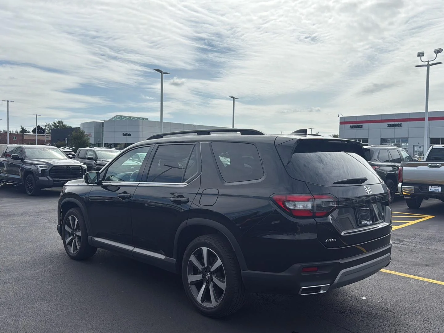 Used 2024 Crystal Black Pearl Honda Touring image 5