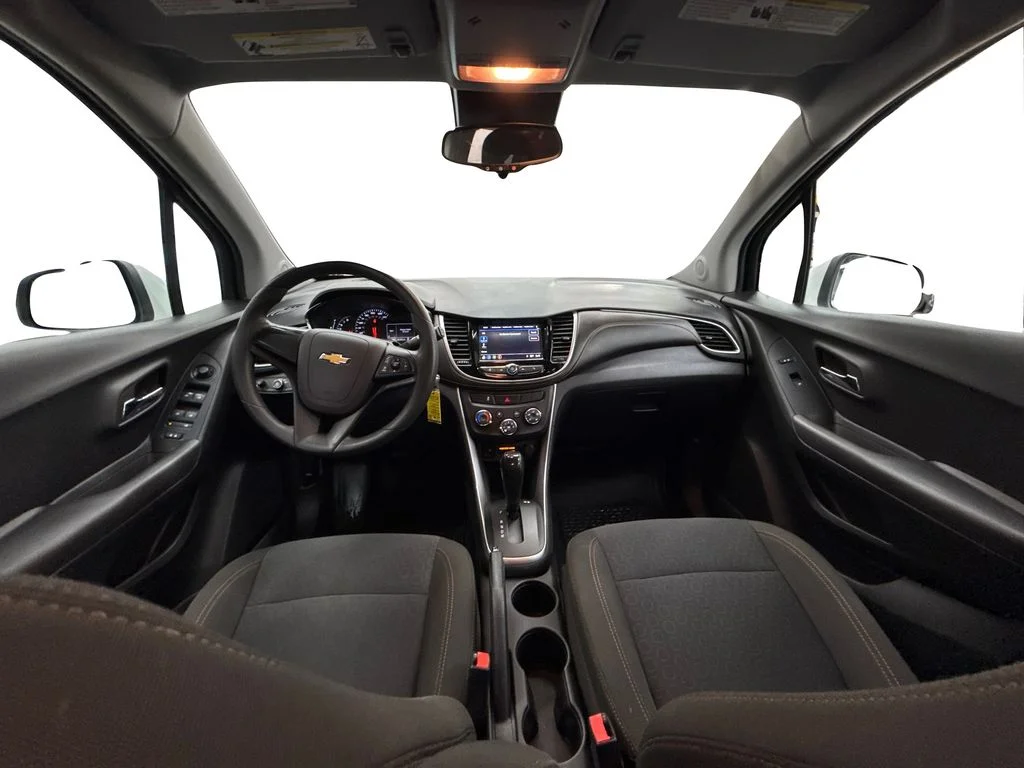Used 2018 White Chevrolet LS image 18