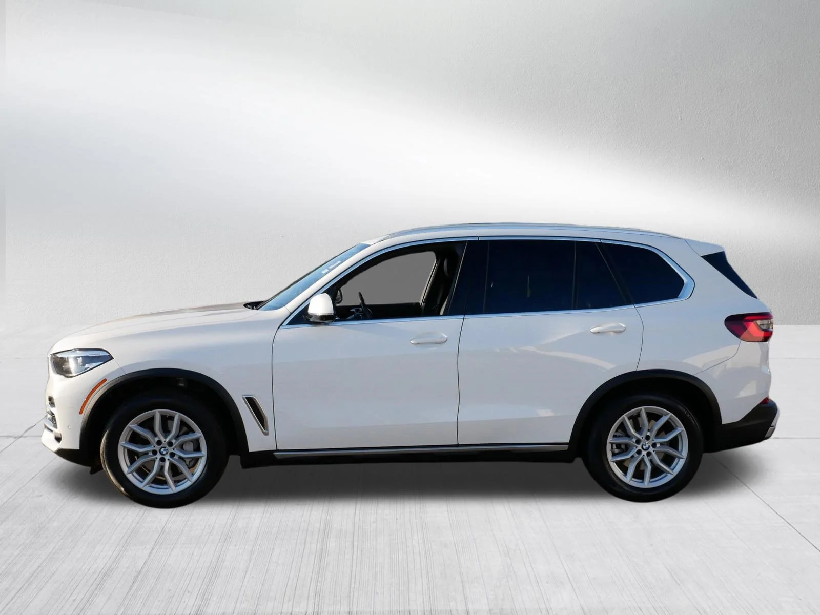 Used 2023 Alpine White BMW xDrive40i image 4