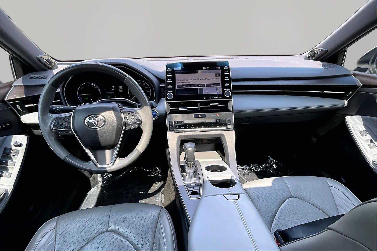 Used 2020 Wind Chill Pearl Toyota Hybrid Limited image 31