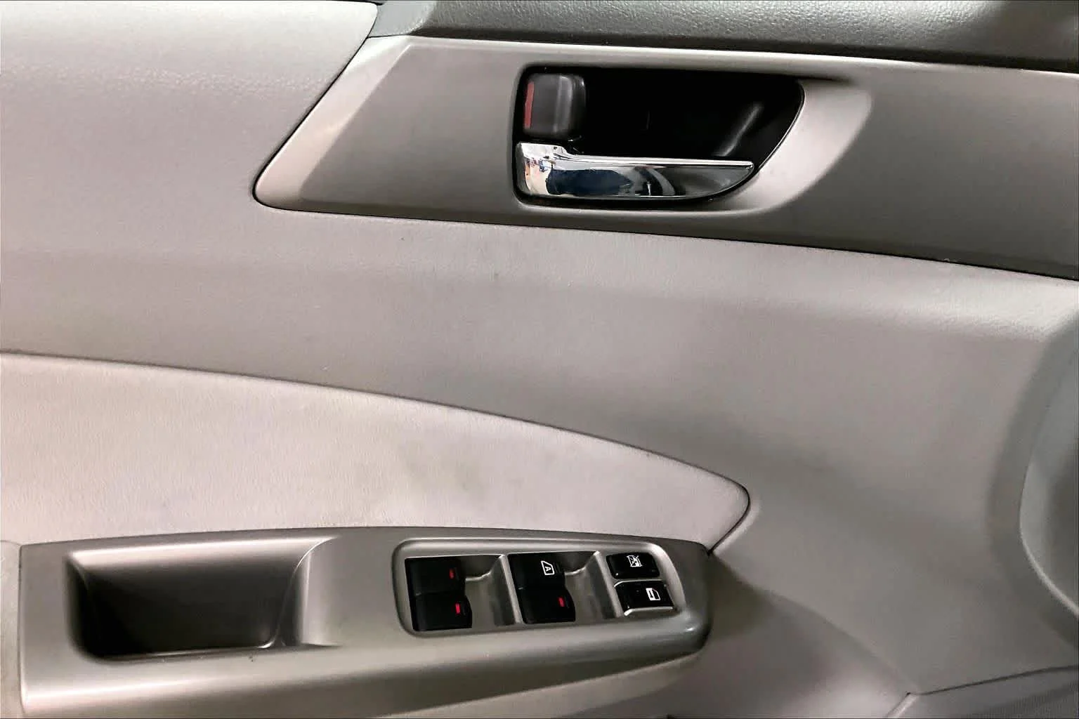 Used 2010 Satin White Pearl Subaru 2.5X Limited image 34