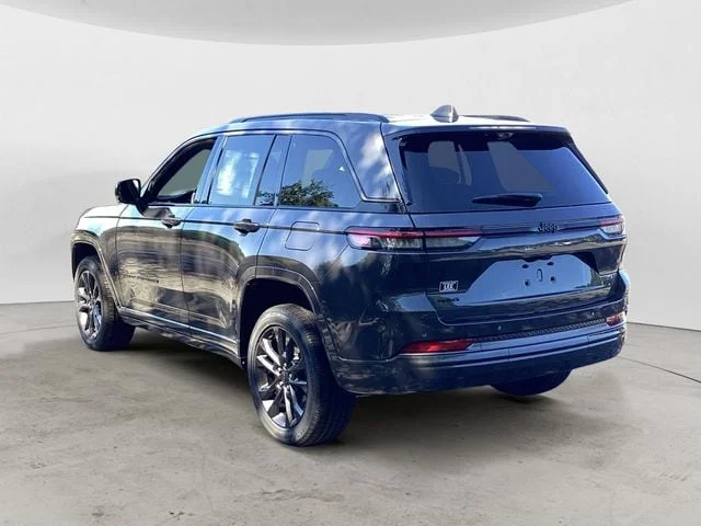 New 2026 Gray Metallic Jeep LIMITED RESERVE 4X4 image 3