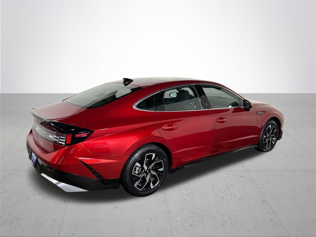 Used 2025 Red Hyundai SEL image 6
