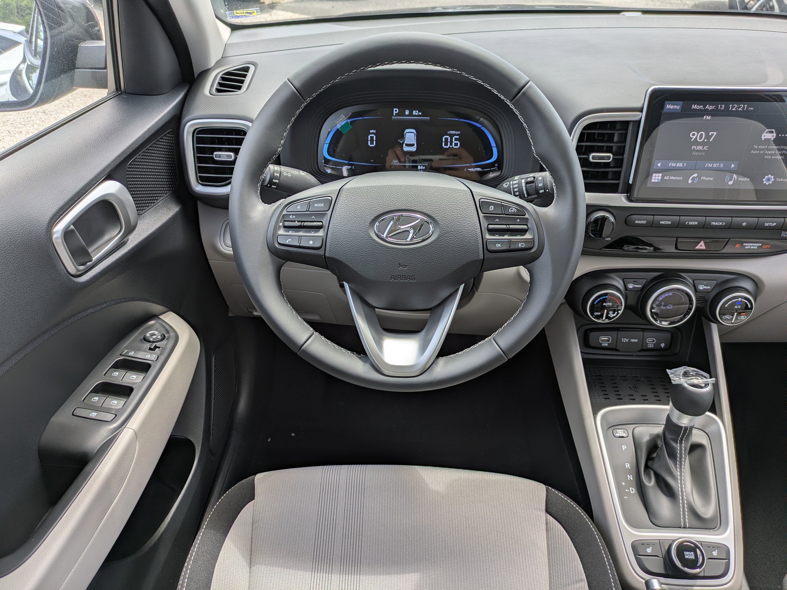 New 2026 Onyx Black Hyundai SEL image 17