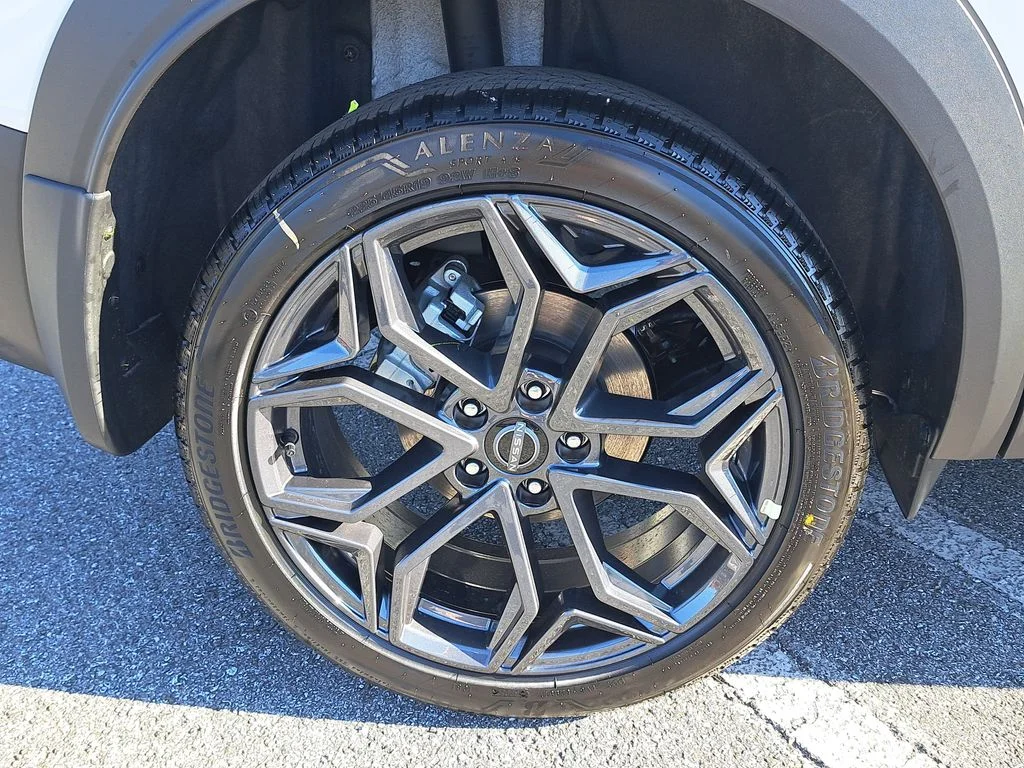 New 2026 White Nissan SR image 8