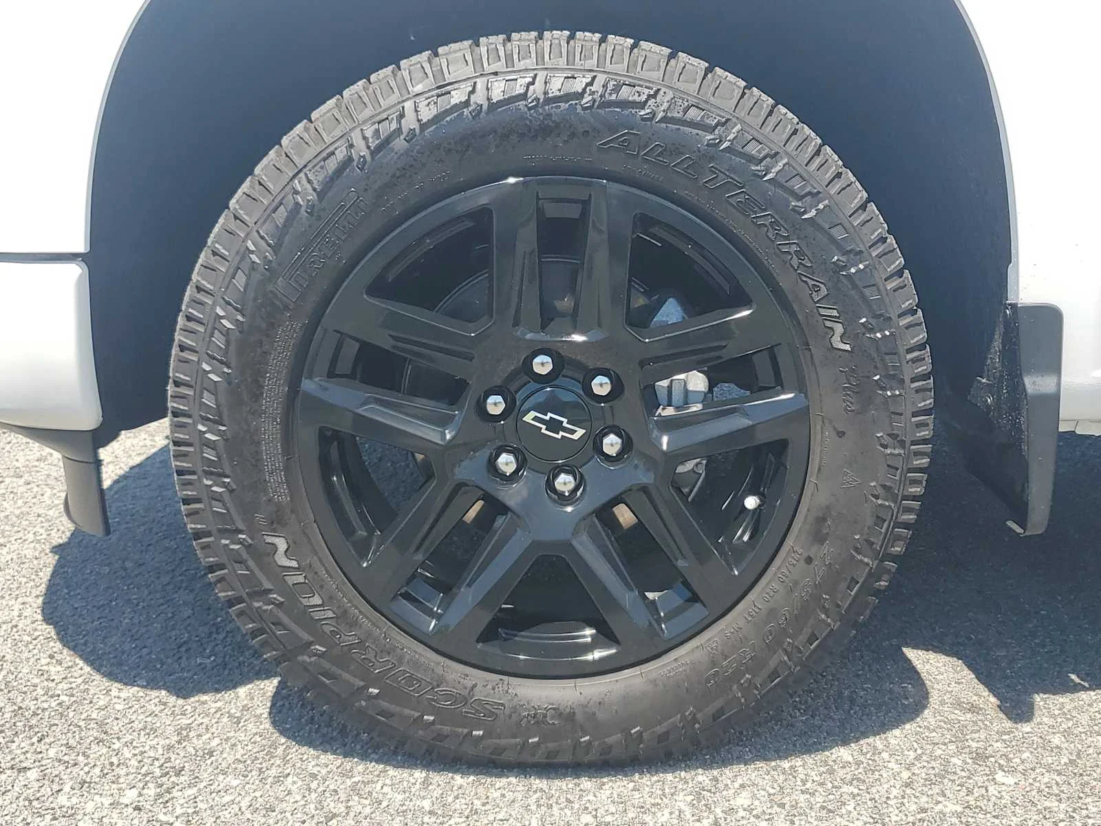 Used 2025 Summit White Chevrolet RST image 10