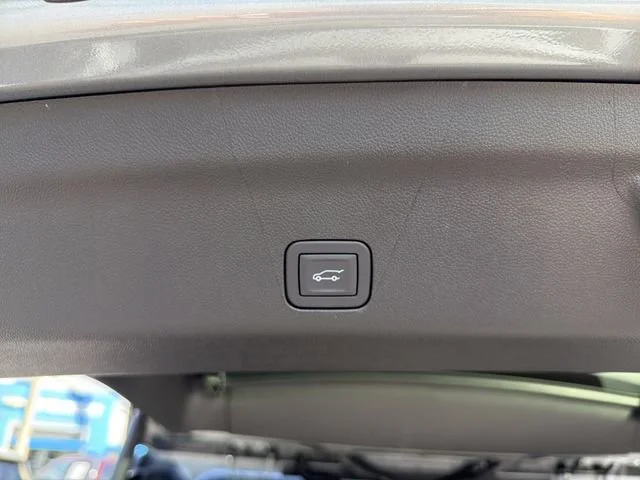 New 2026 Sterling Metallic GMC Elevation image 12