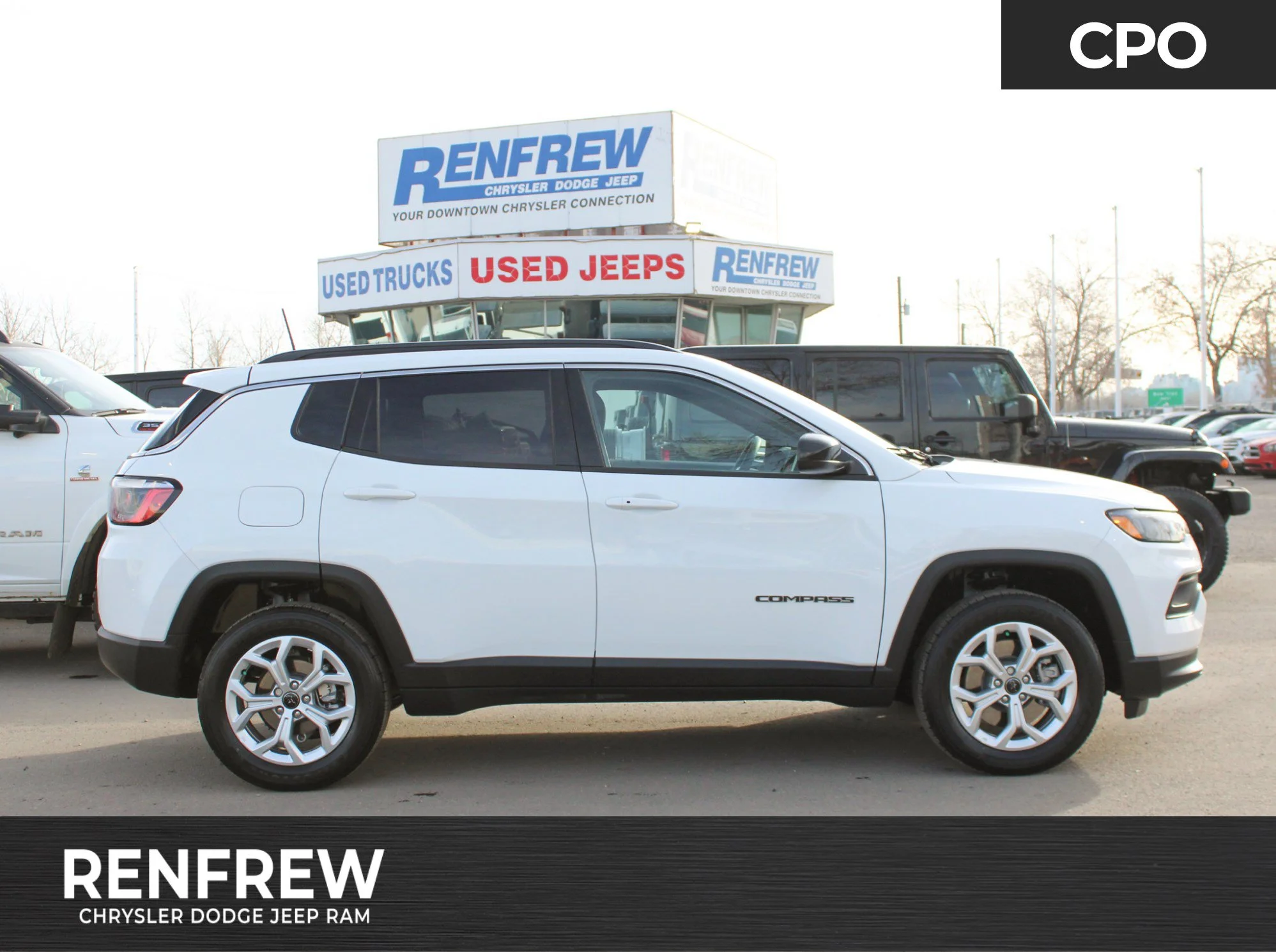 Certified Used 2025 White Jeep North * No Accidents | Heated Seats | Apple CarPlay | Remote Start | Forward Collision Warning image 1