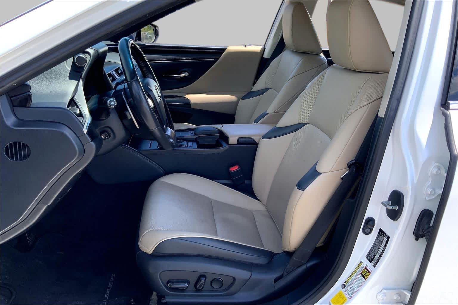 Used 2020 Eminent White Pearl Lexus  image 8