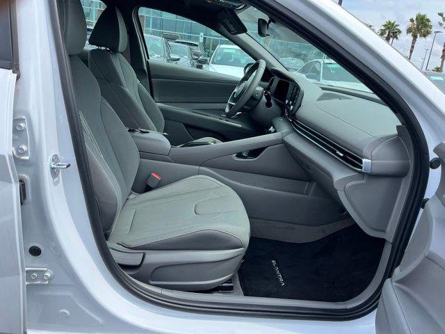 2025 Hyundai Elantra SEL - Photo 22