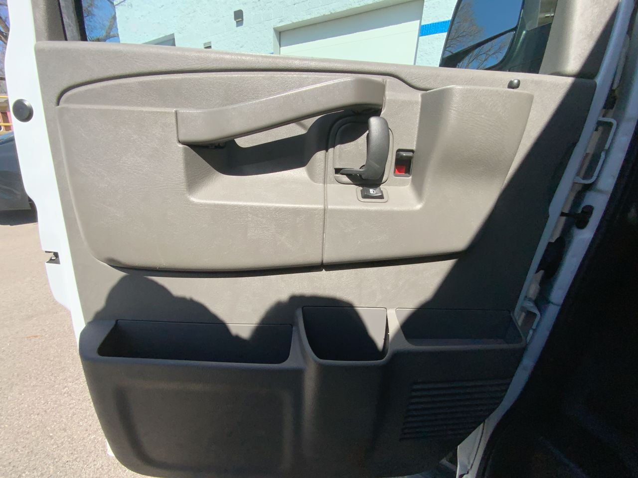 2022 Chevrolet Express Passenger LS - Photo 34