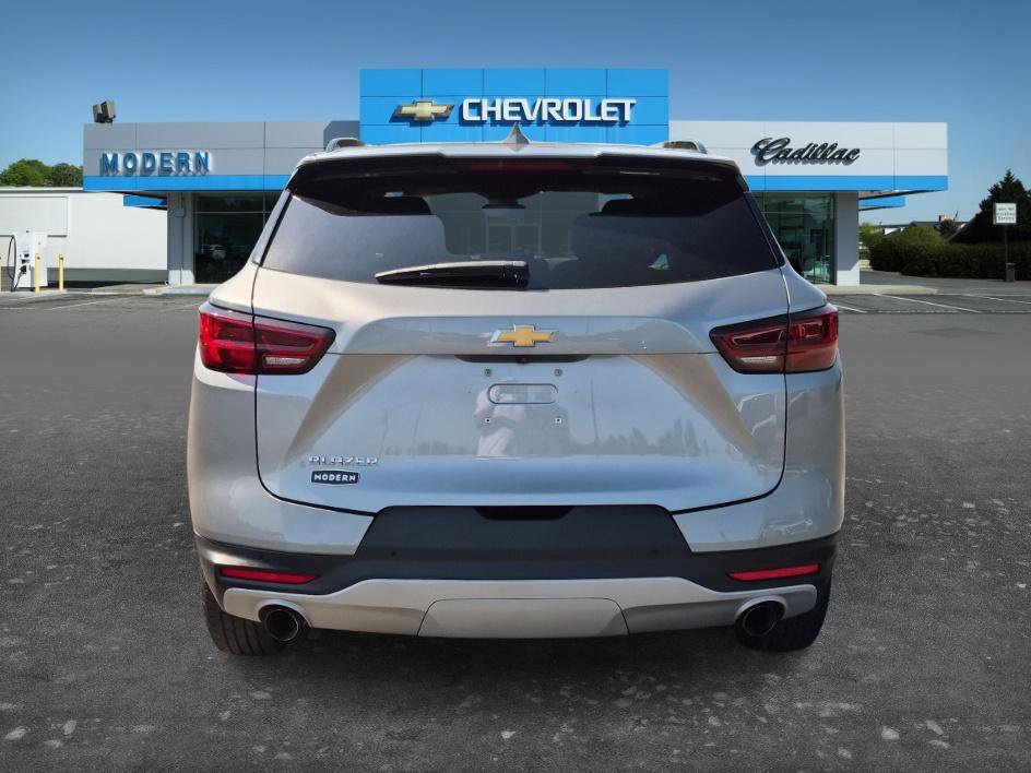 Used 2024 Sterling Gray Metallic Chevrolet LT image 4