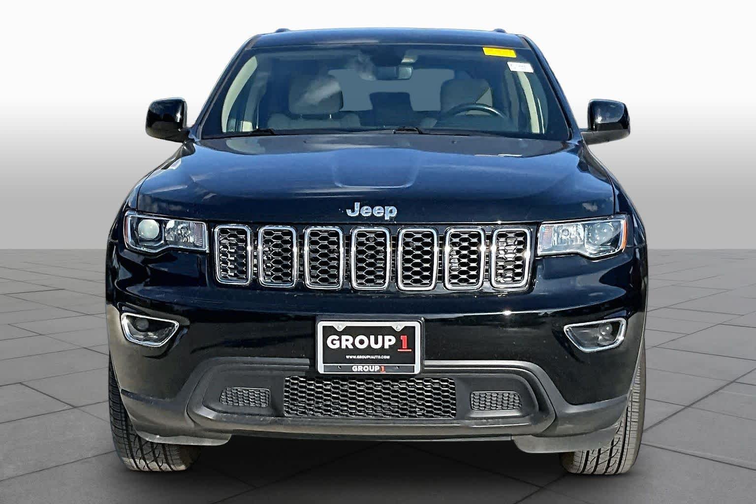Used 2022 Diamond Black Crystal Pearlcoat Jeep Laredo E image 4