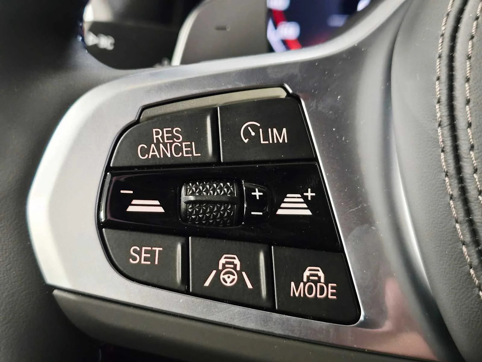 2026 BMW 8 Series M850i - Photo 23