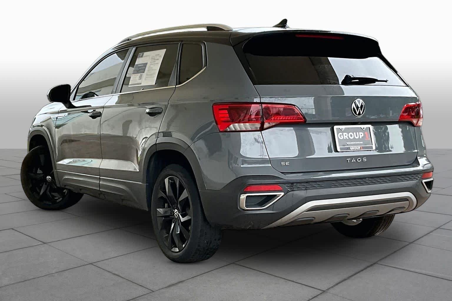 Used 2023 Pure Gray w/Black Roof Volkswagen SE image 11