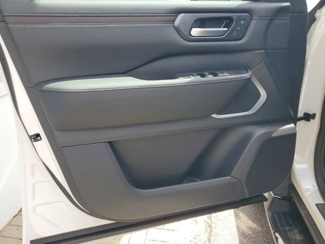 New 2026 Aspen White TriCoat Nissan Platinum image 15