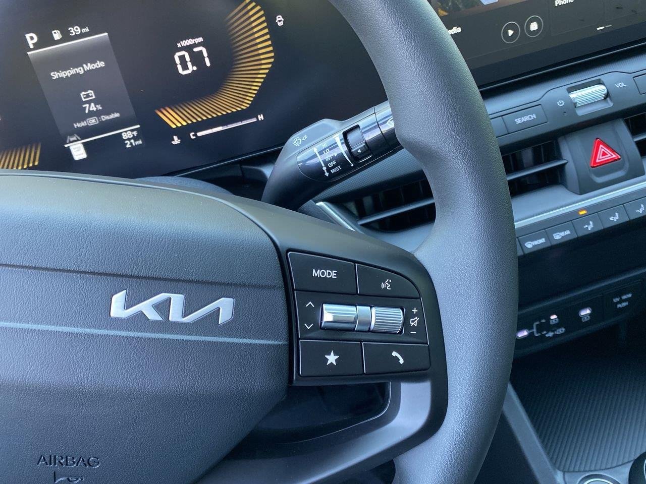 New 2026 Snow White Pearl Kia LXS image 32