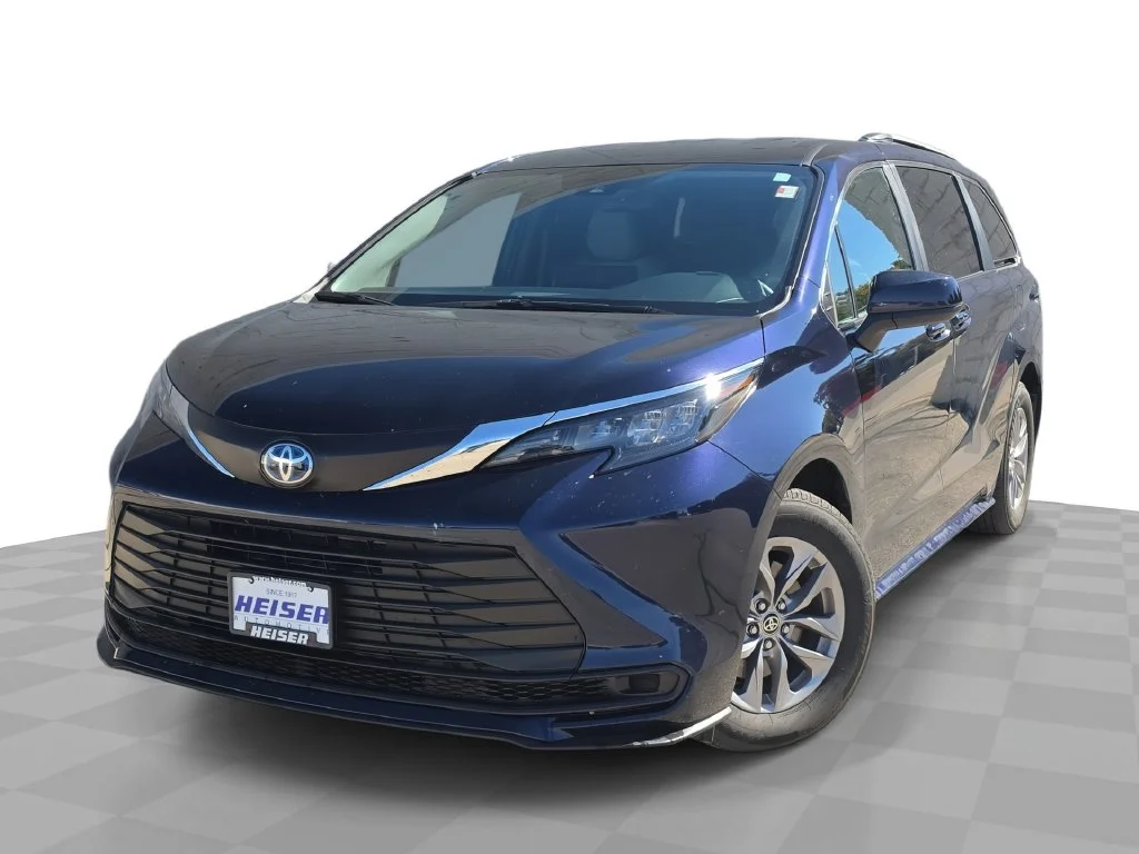 2025 Toyota Sienna LE