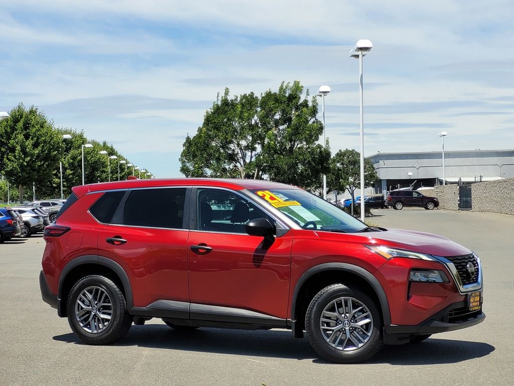 Used 2021 Red Nissan S image 3