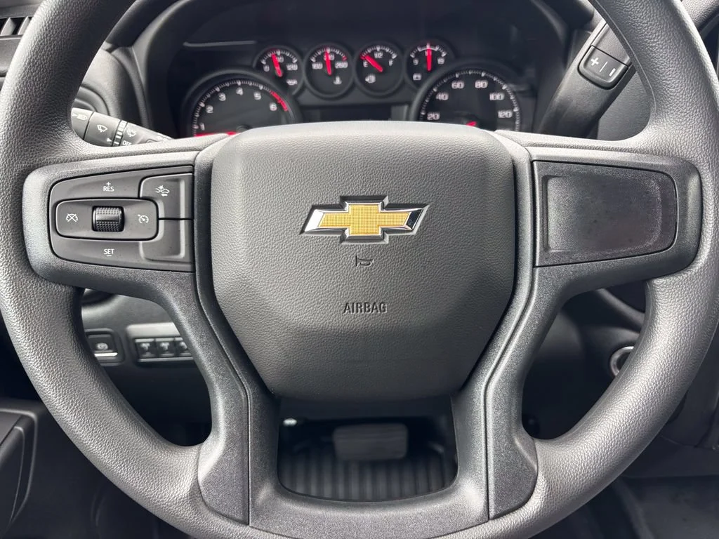 New 2026 Summit White Chevrolet WT image 24