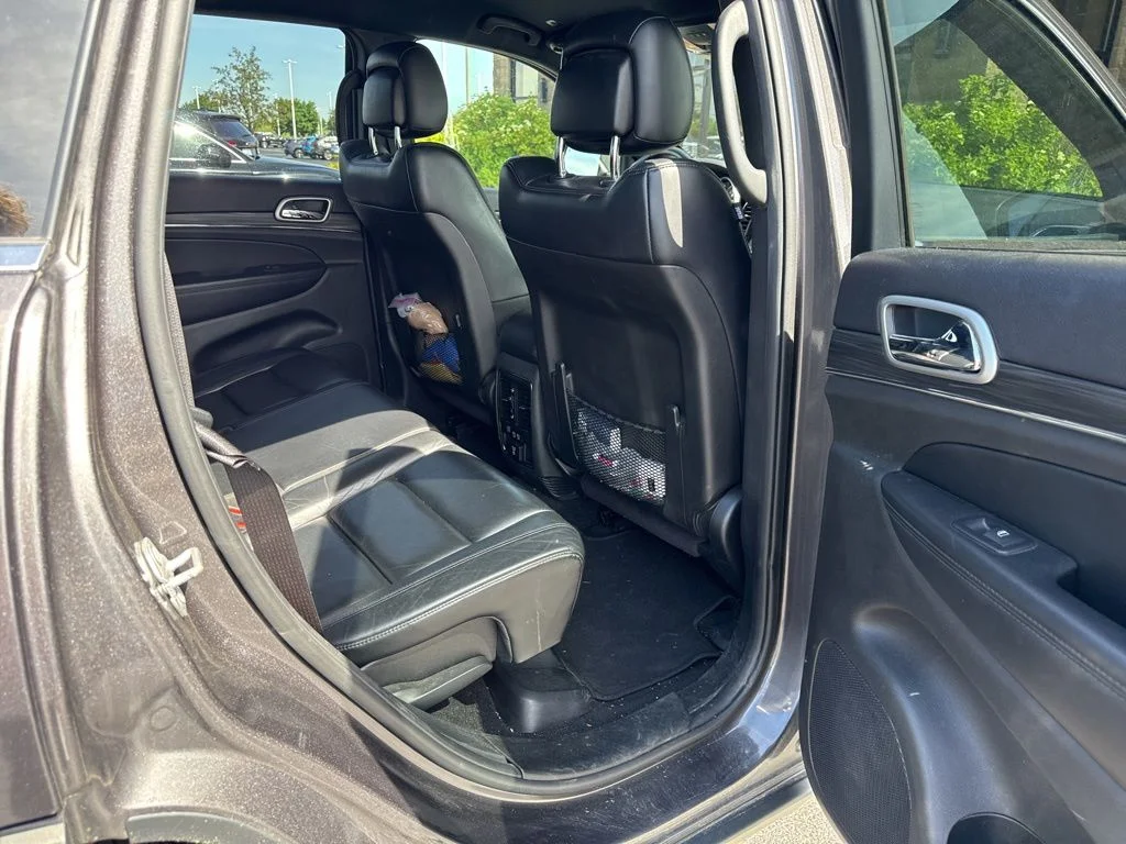 Used 2019 Granite Crystal Metallic Clearcoat Jeep Limited image 16