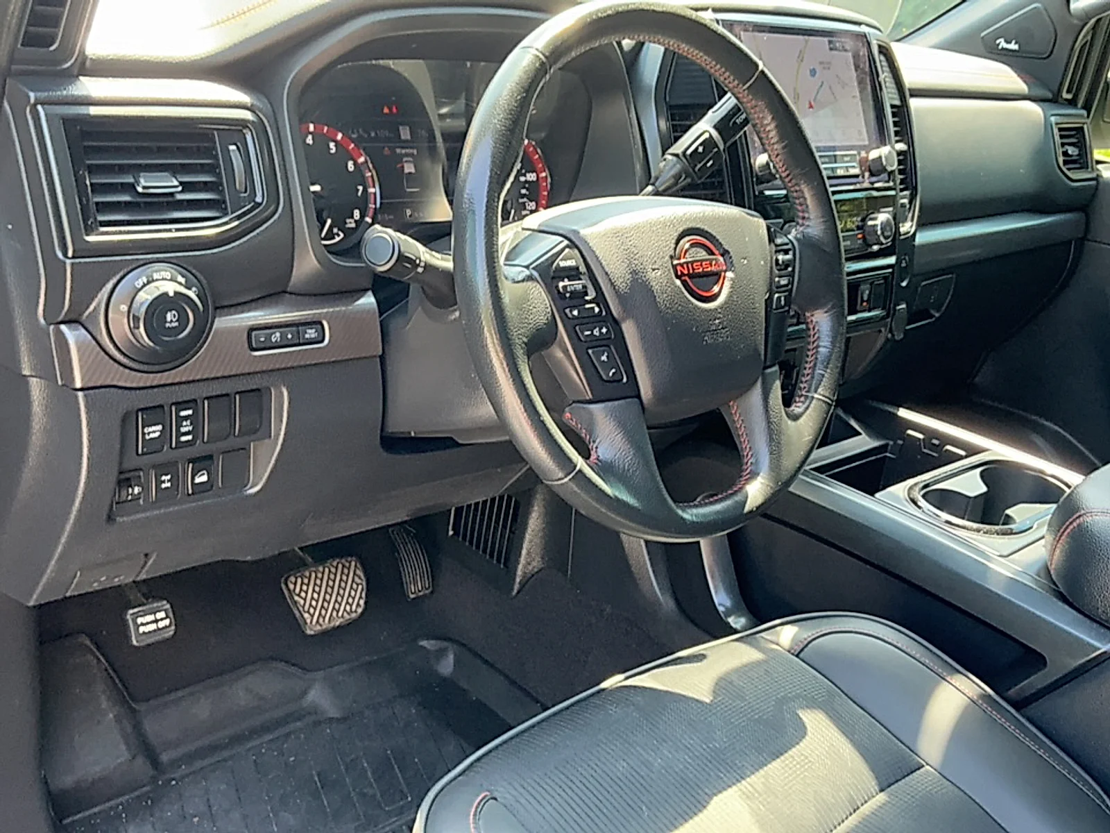 Used 2023  Nissan Crew Cab PRO-4X 4x4 image 7