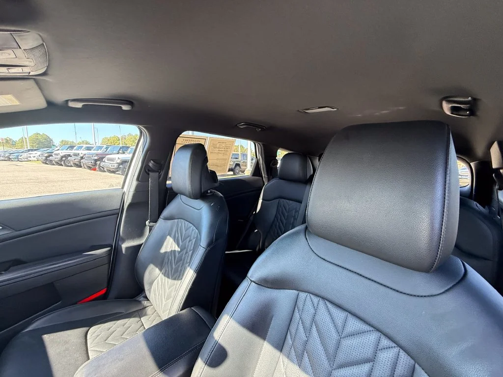 Used 2023 White Kia X-Line image 21