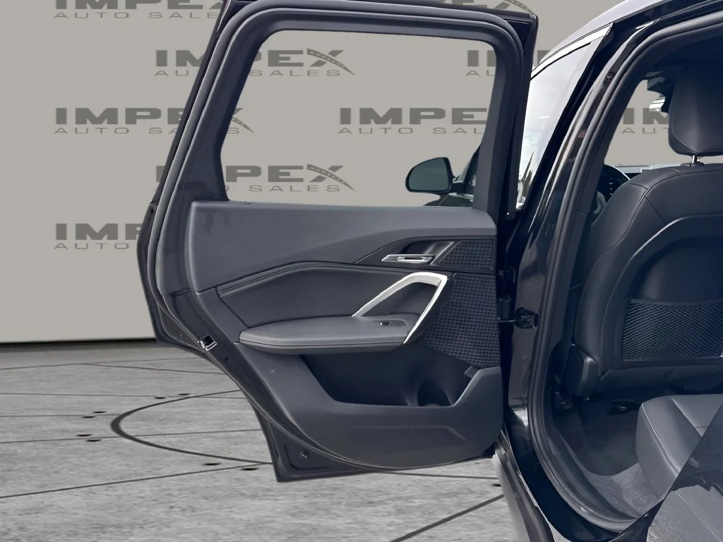 Used 2023 Black BMW xDrive28i image 25