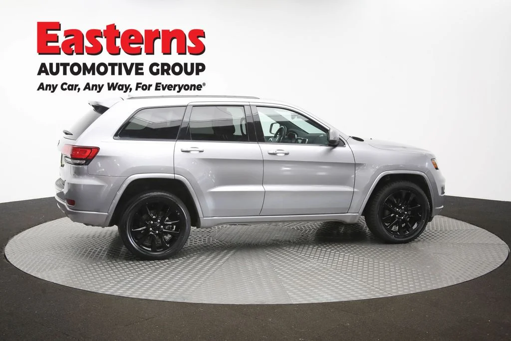 Used 2017 Silver Jeep Altitude image 43